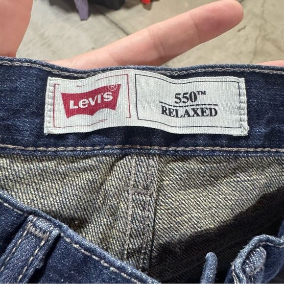 Levi's 550 25x26 Relaxed Fit Medium Wash Jeans - Picture 4 of 5